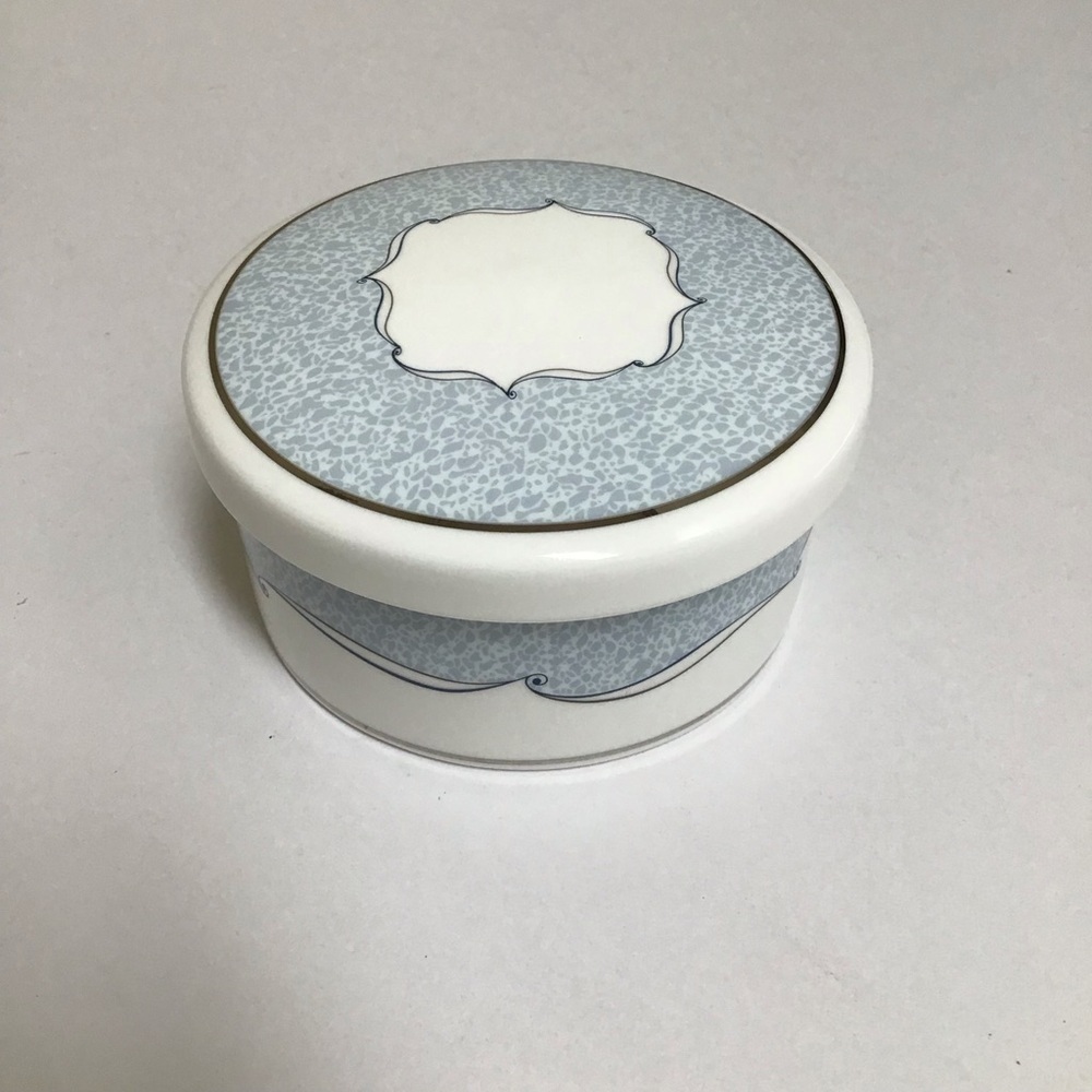 Wedgwood Porcelain Powder Box VENICE Trinket Jewelry Signed Vanity Boudoir Round - Picture 10 of 16